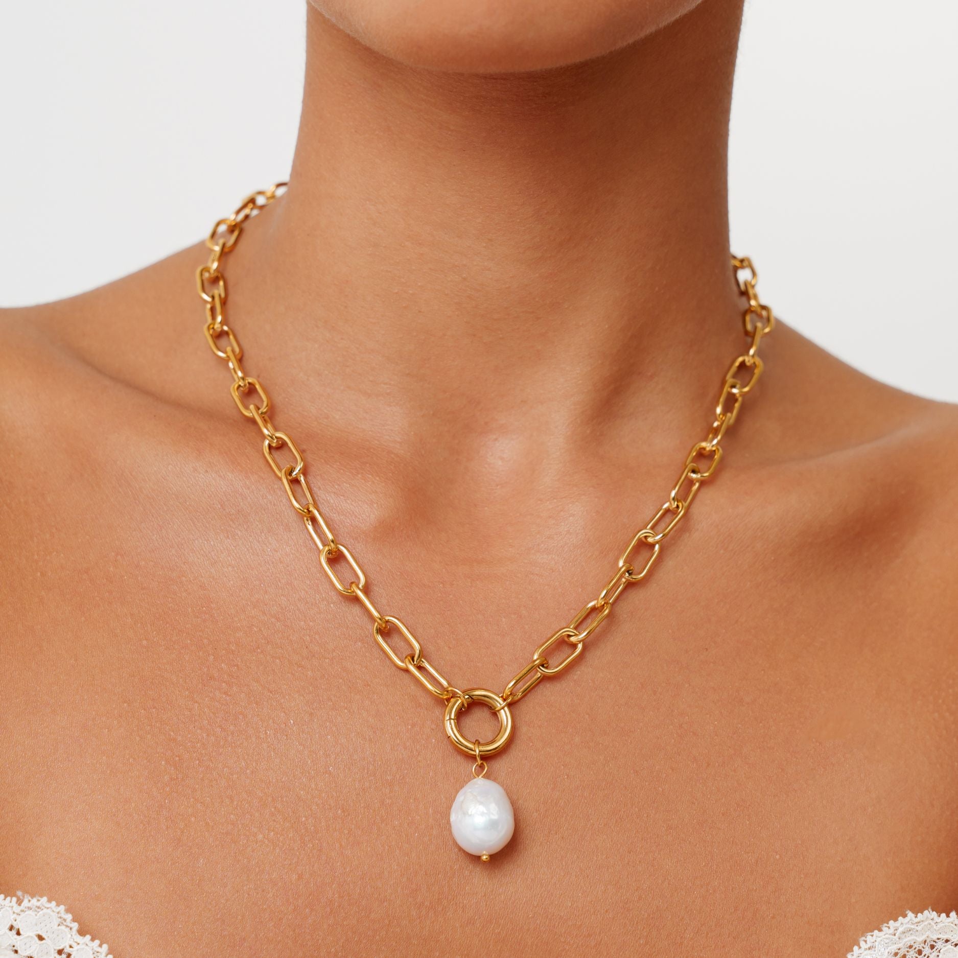 Big Pearl Necklace