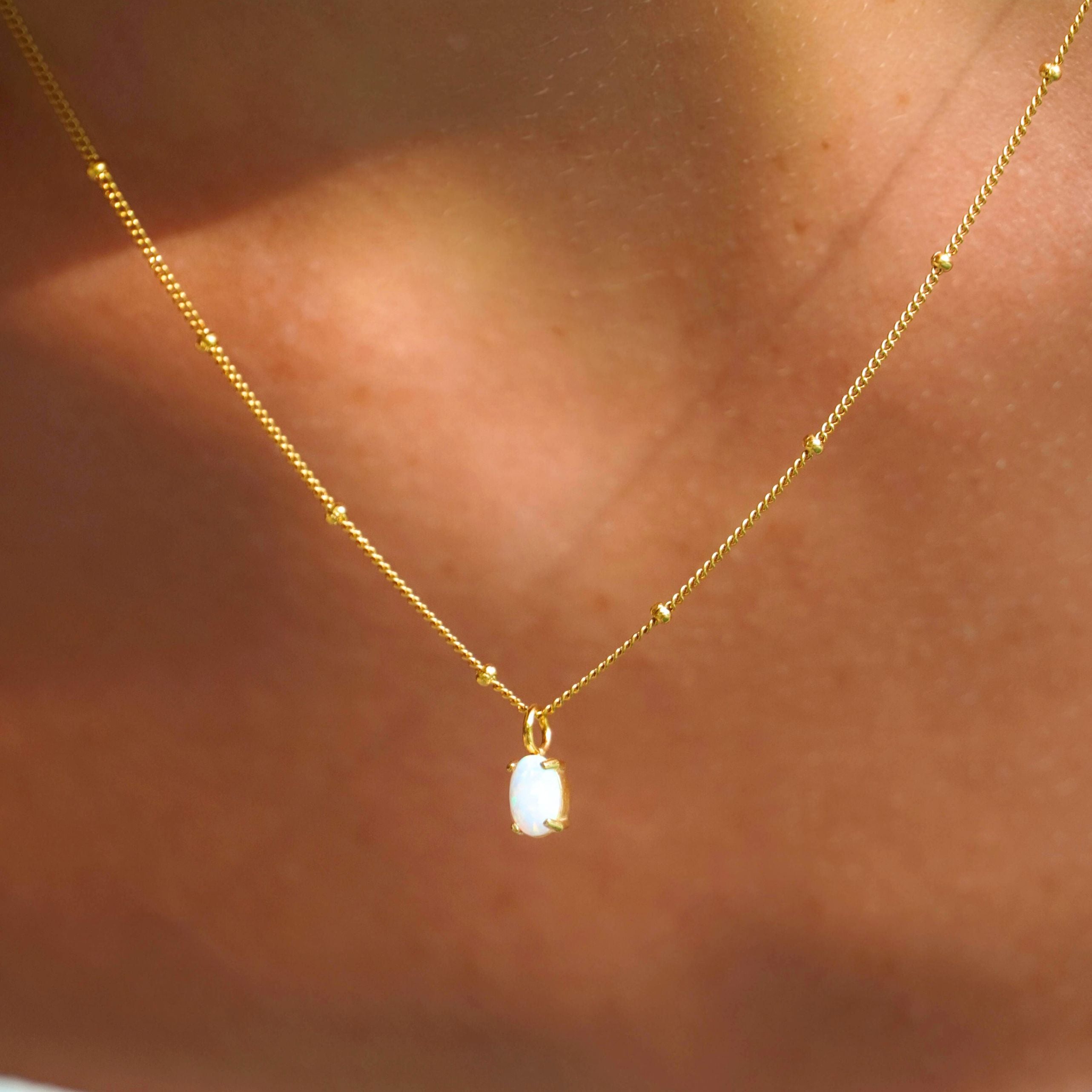 opal-necklace-on-model
