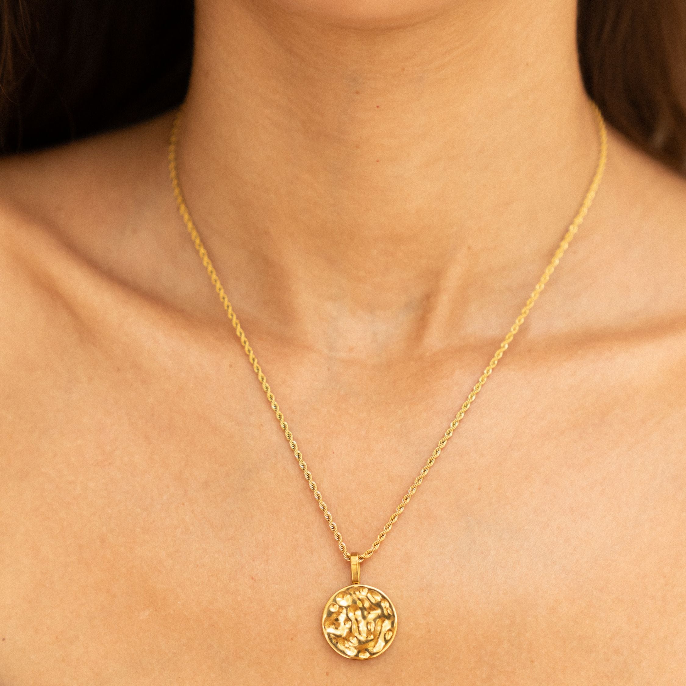 Sorella Necklace Warm Tone Close Up