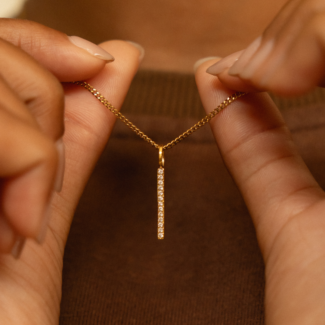 Sparkling Bar Necklace In Hand