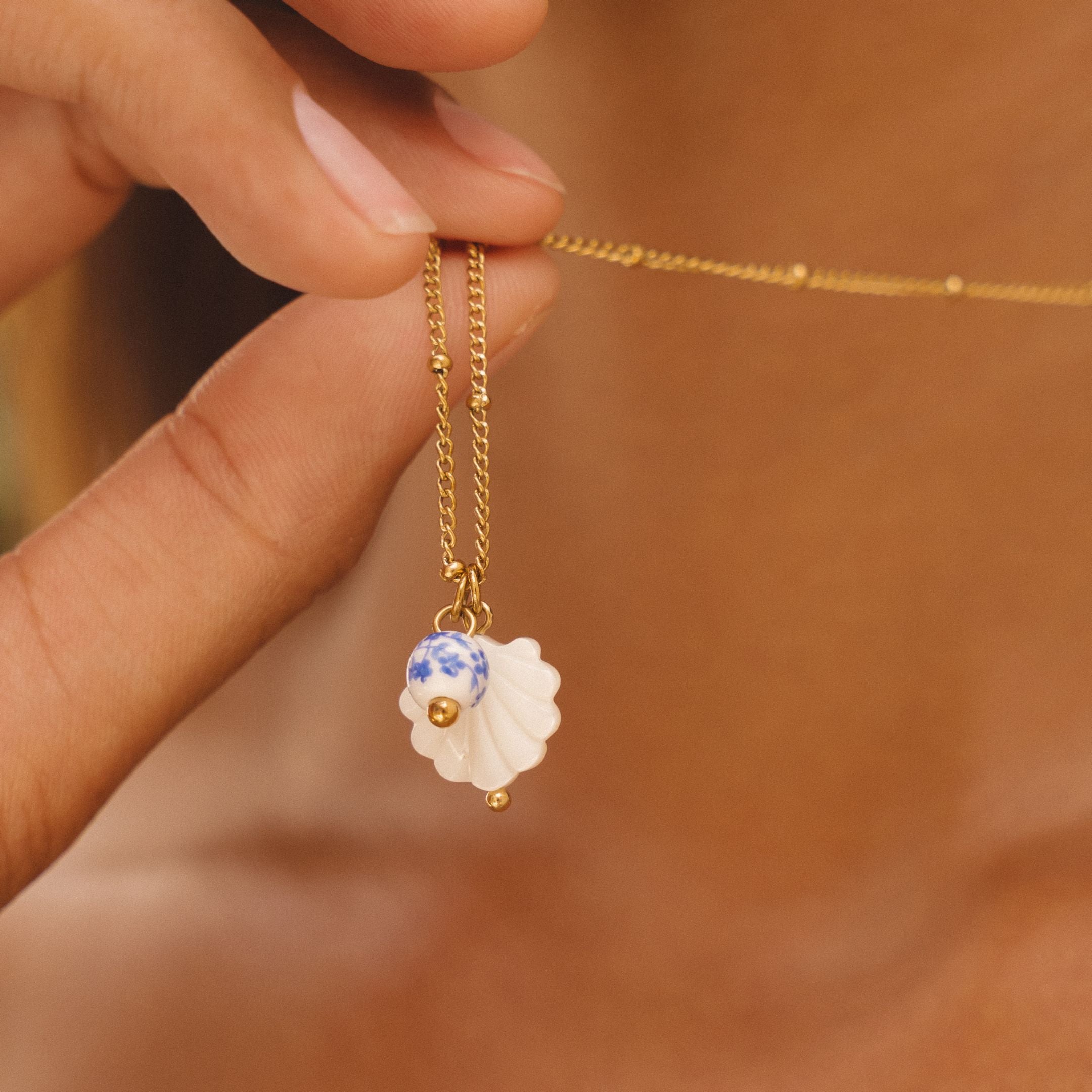 White Necklace Shell