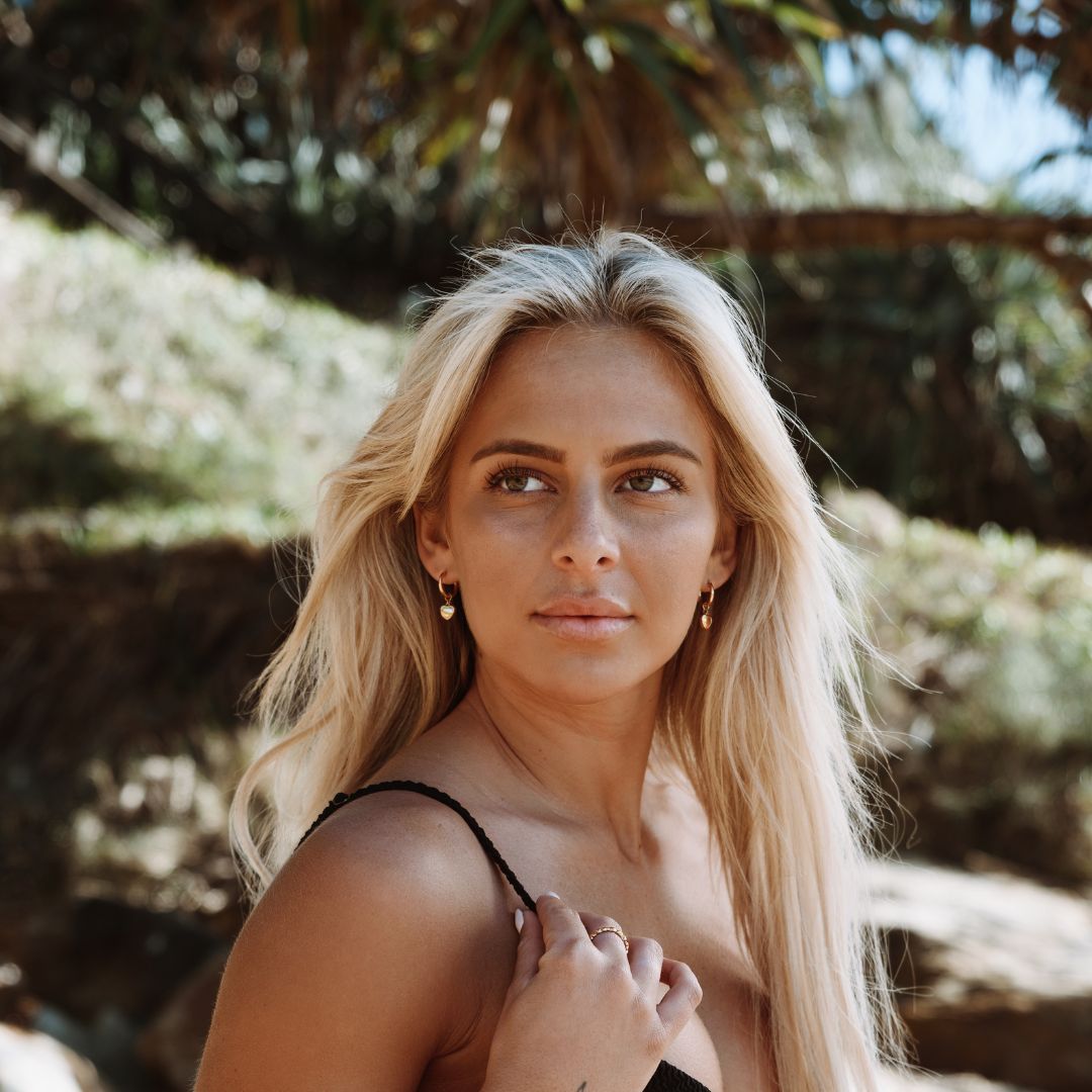 gold-heart-hoop-earrings-on-model