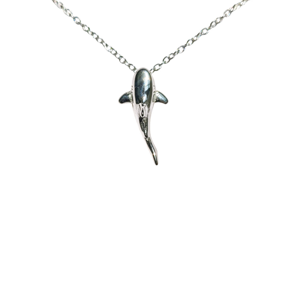 shark-necklace-silver-white-background