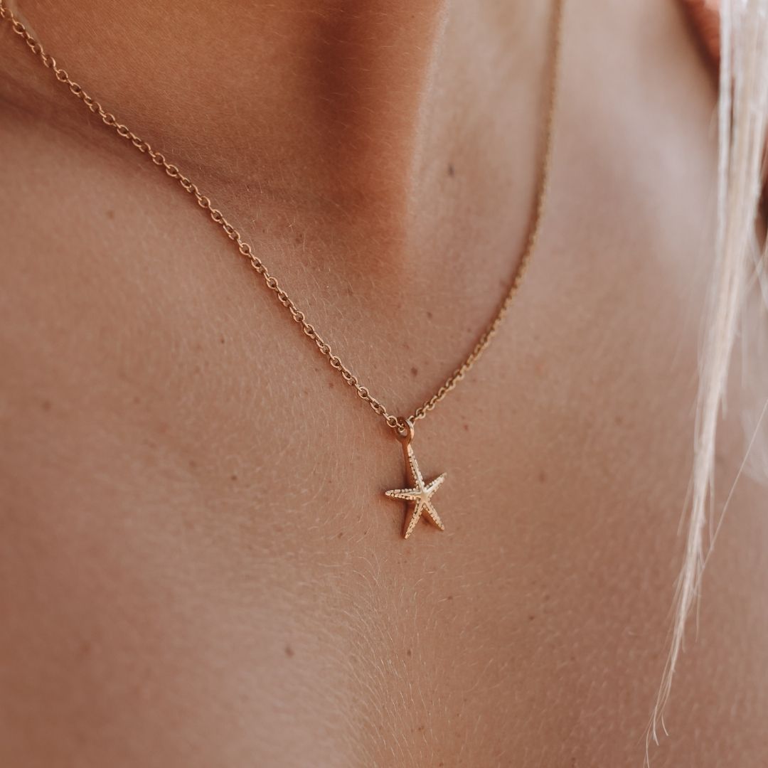 starfish-necklace-close-up