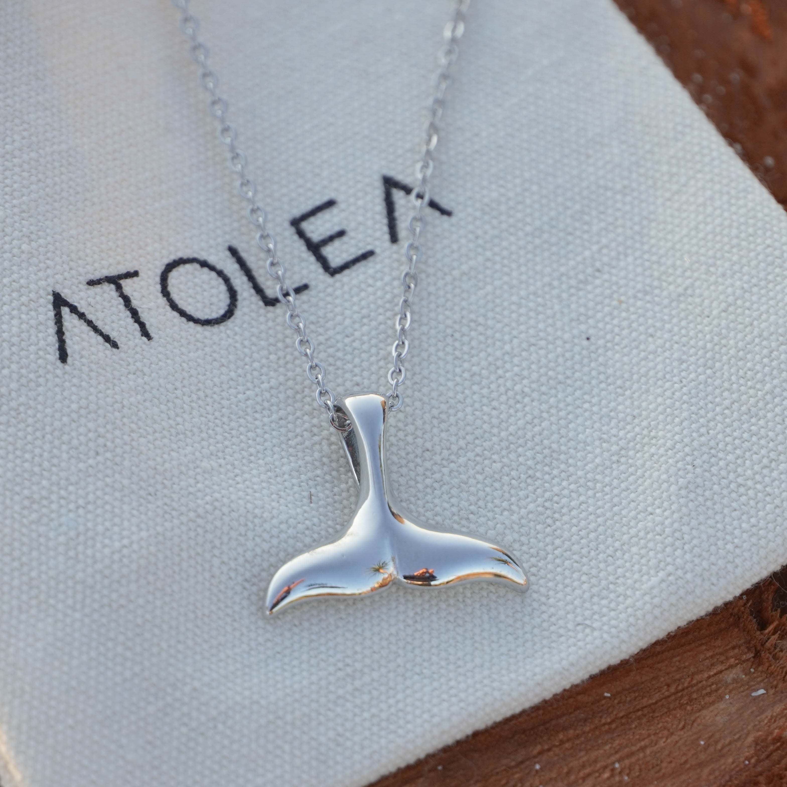 whale-tail-necklace-packaging