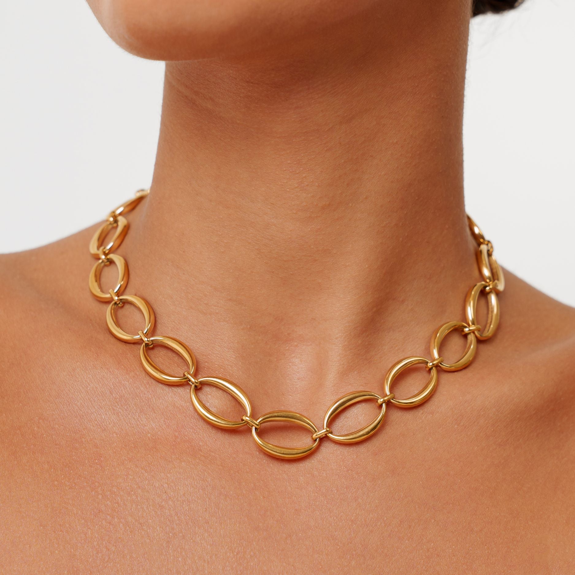 Bold Links Choker