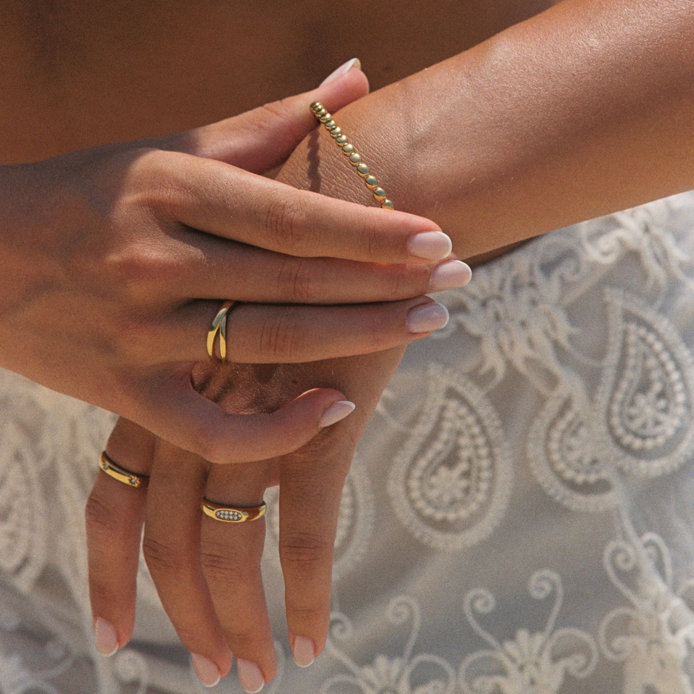 Dainty ring with zircon