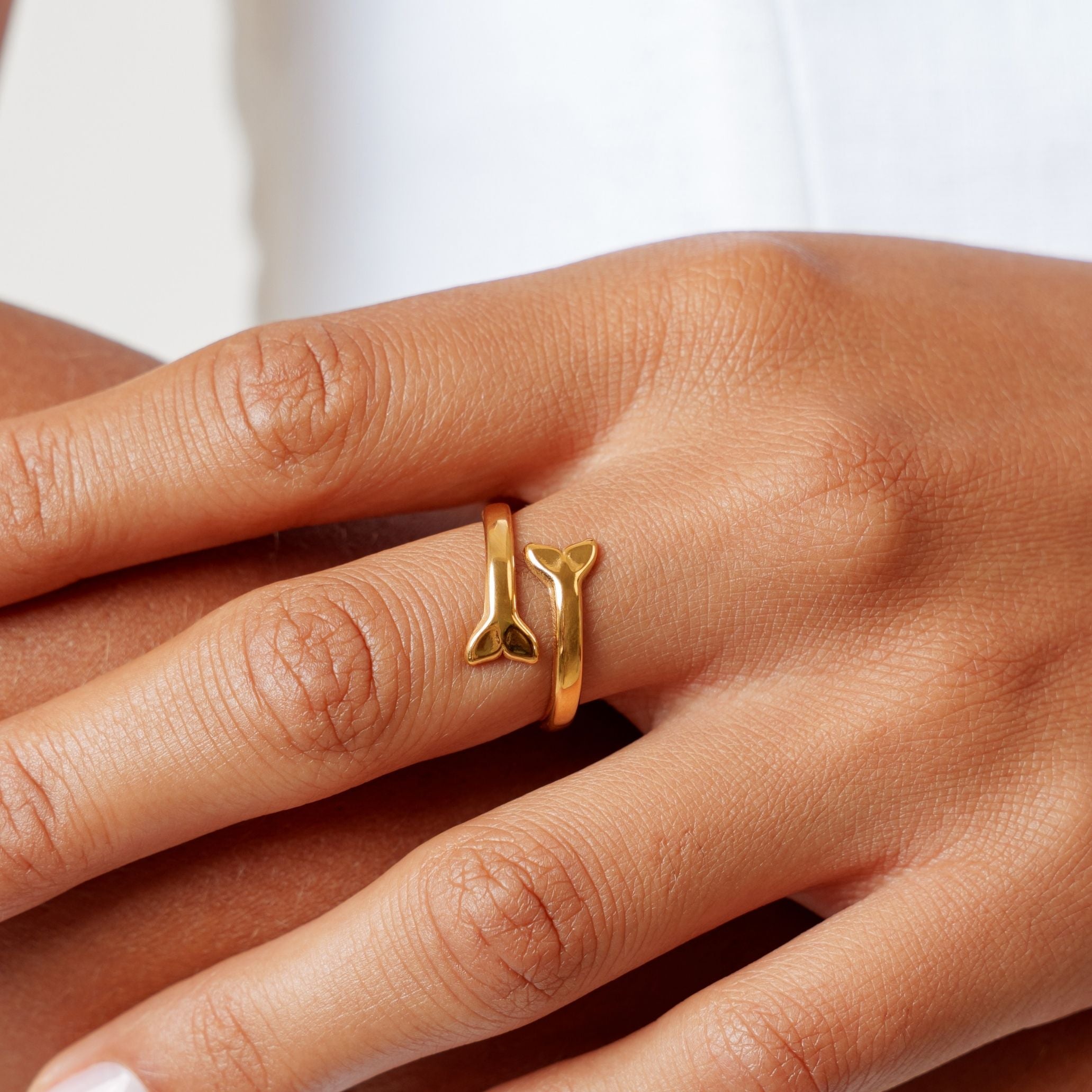 Whale tail ring