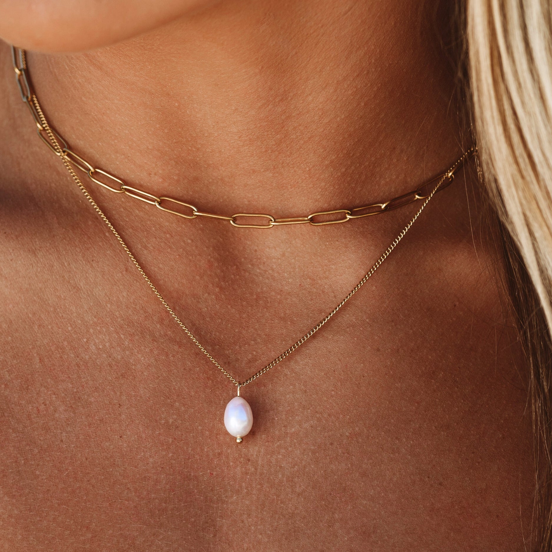 Store pearl necklace