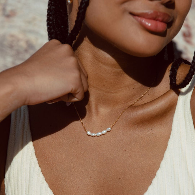 Minimal Freshwater Pearl Necklace