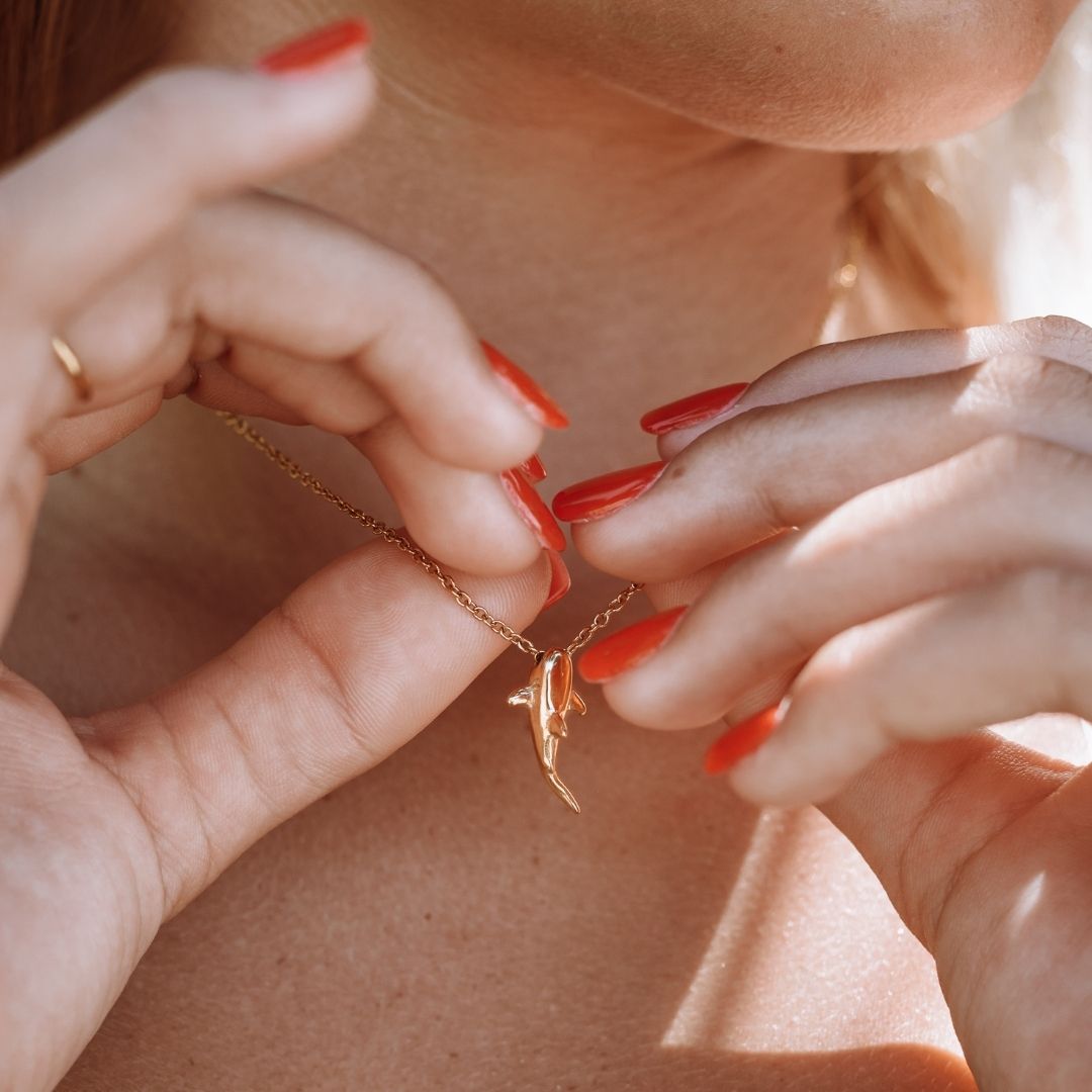 shark-necklace-adjusting-clasp
